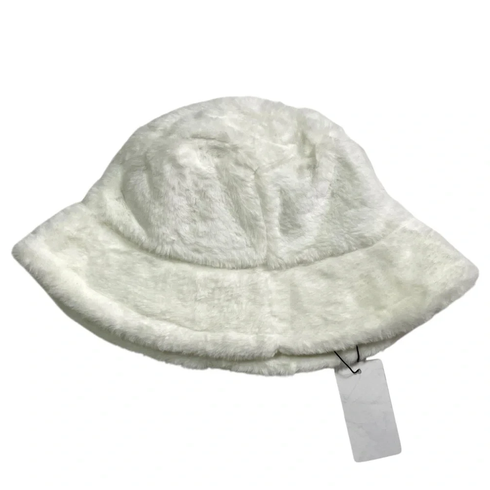 NWT Starinee White Faux Fur Bucket Hat